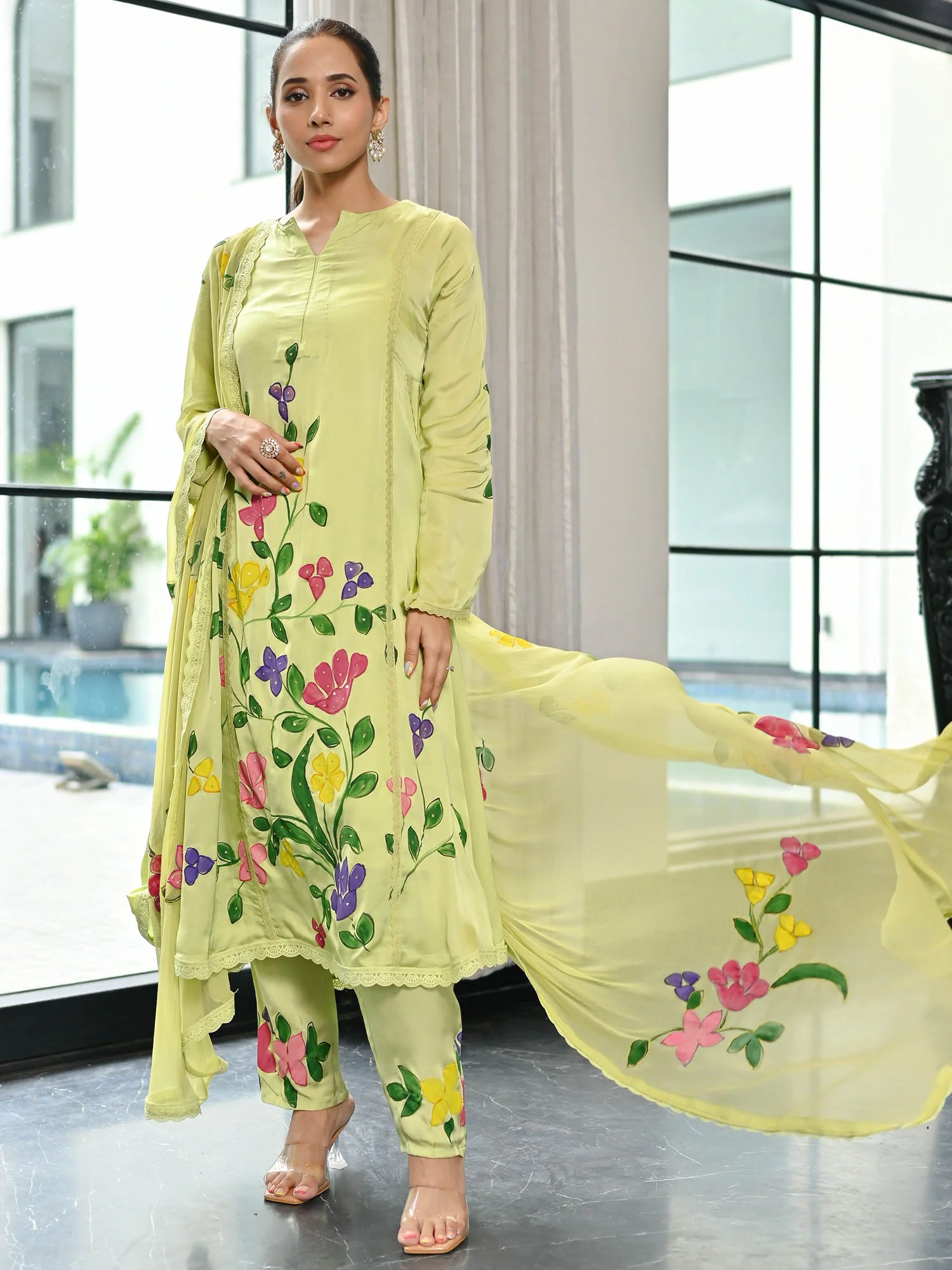 Kaarigiri Green Kurta Set - Image 3