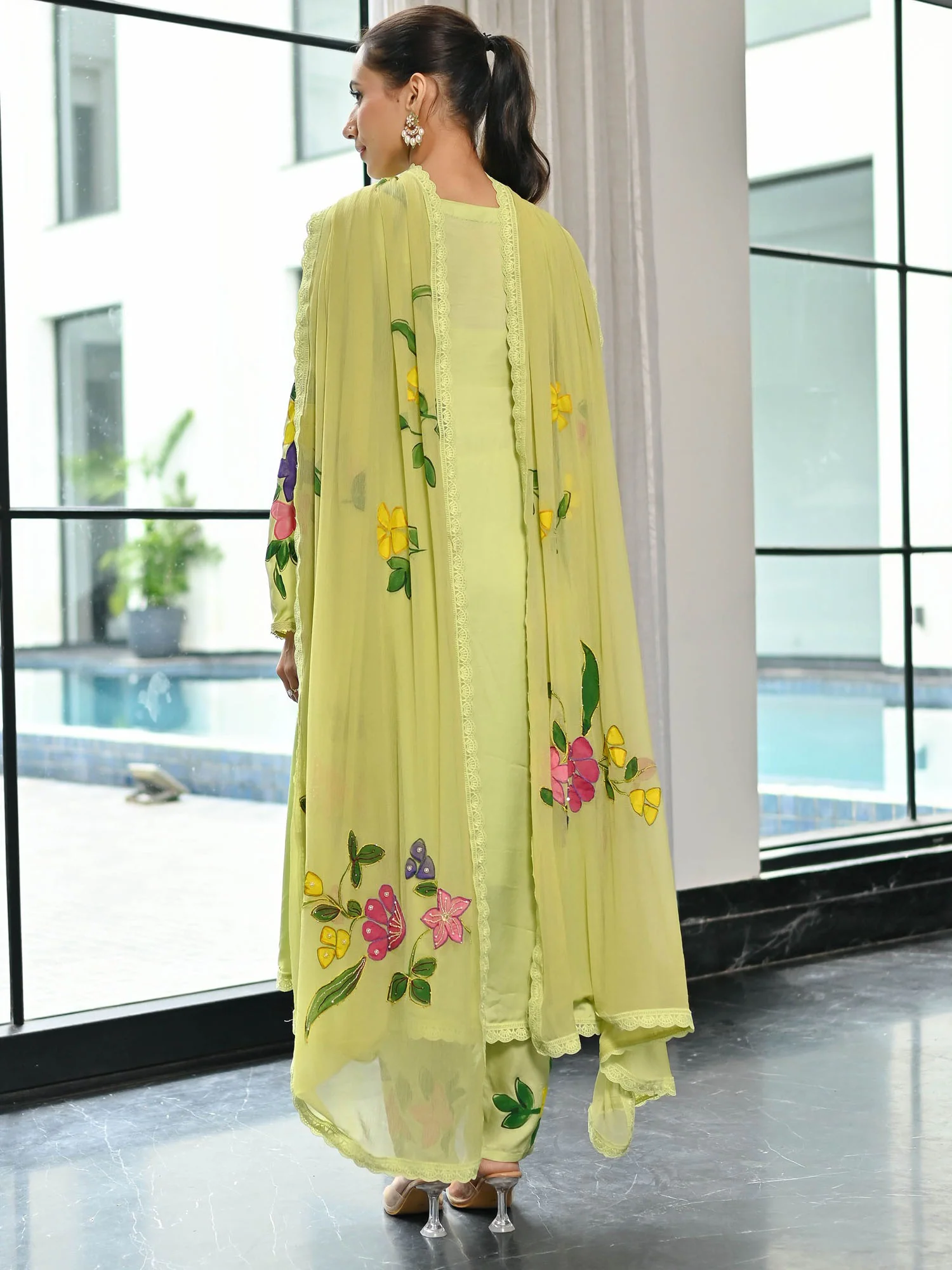 Kaarigiri Green Kurta Set - Image 4