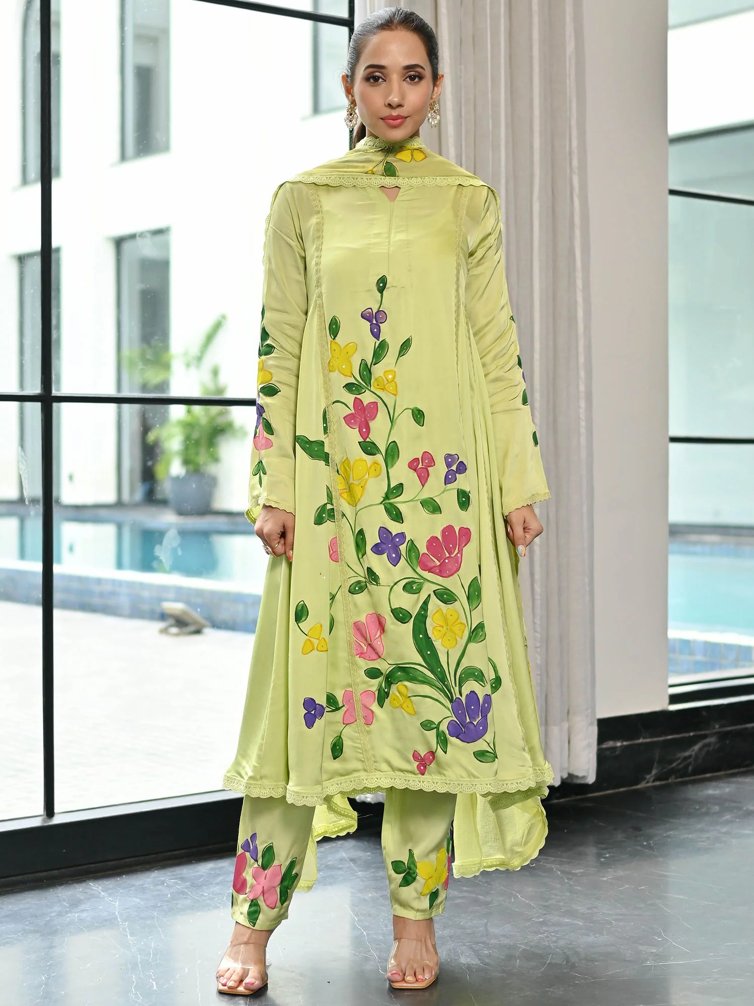Kaarigiri Green Kurta Set - Image 5