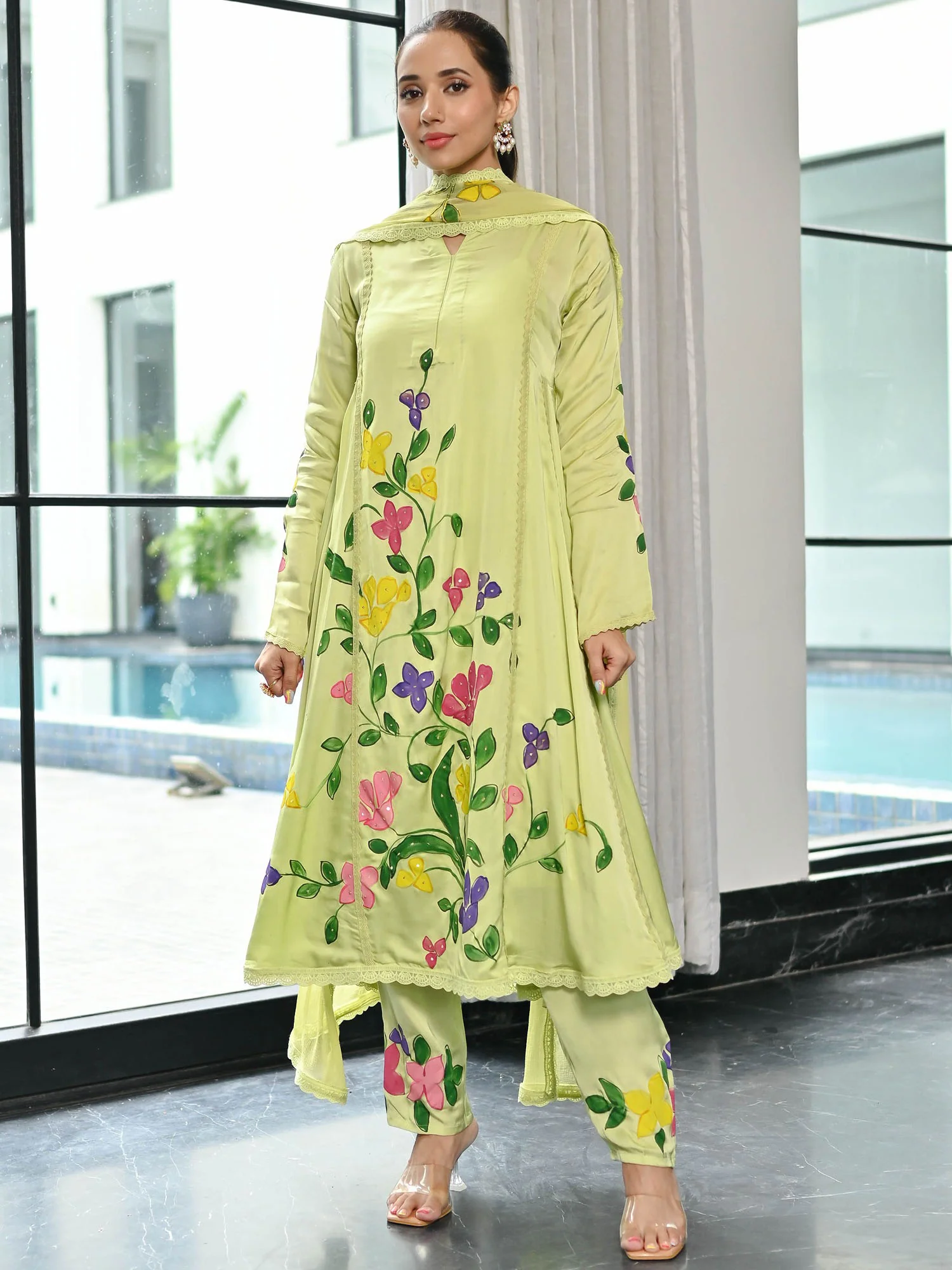 Kaarigiri Green Kurta Set - Image 8