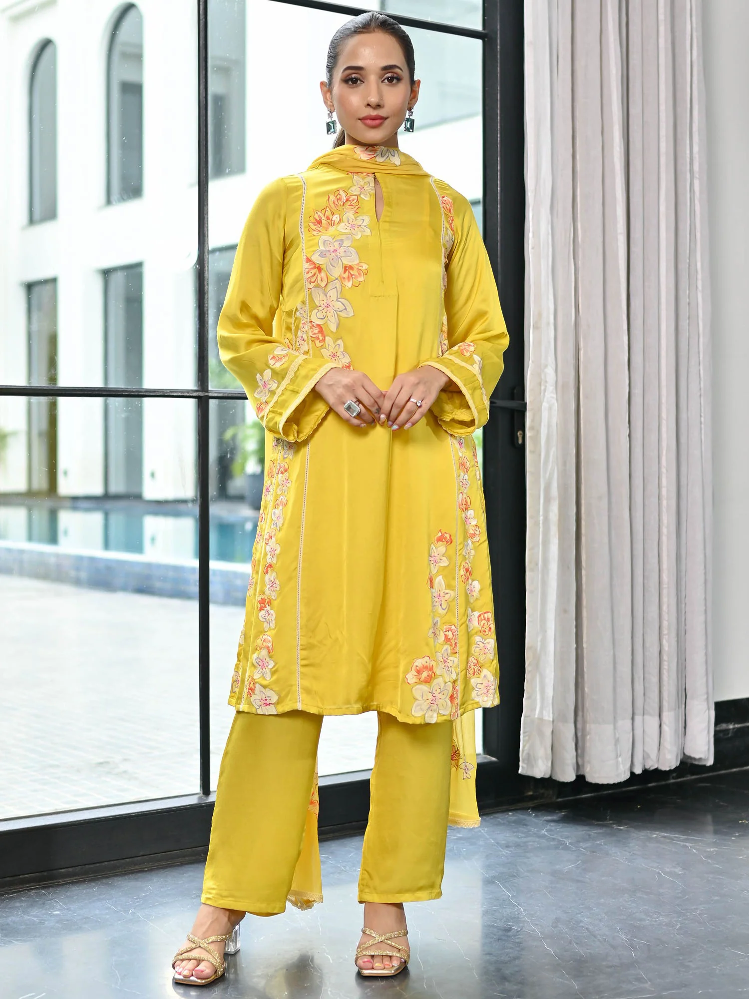 Kaarigiri Mustard Kurta Set - Image 7