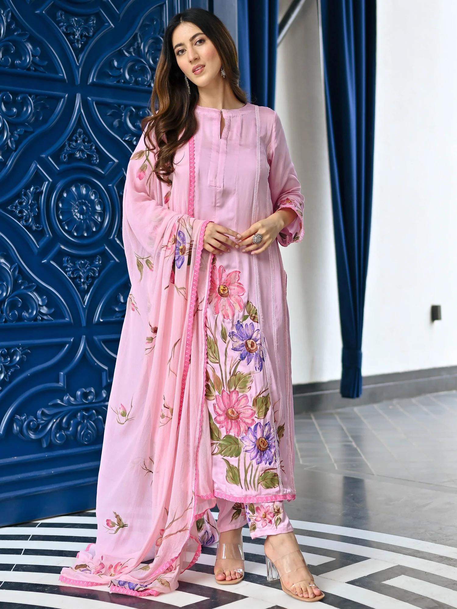 Kaarigiri Pink Kurta Set - Image 3