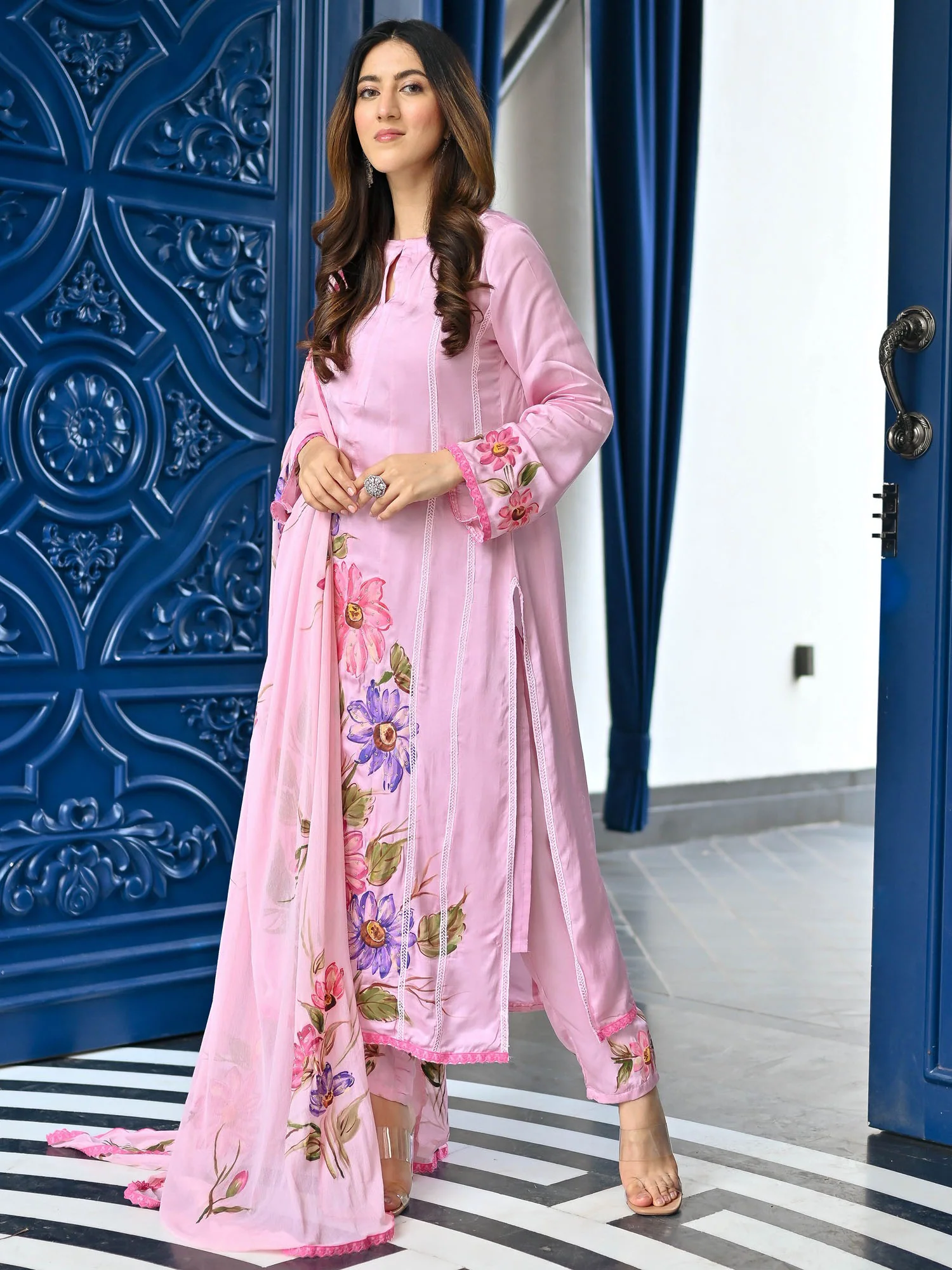Kaarigiri Pink Kurta Set - Image 4