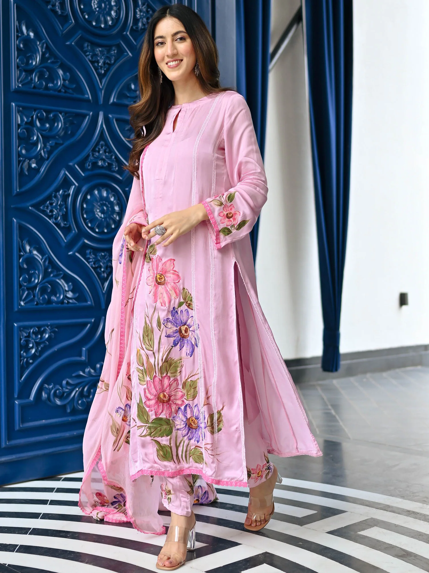 Kaarigiri Pink Kurta Set - Image 8